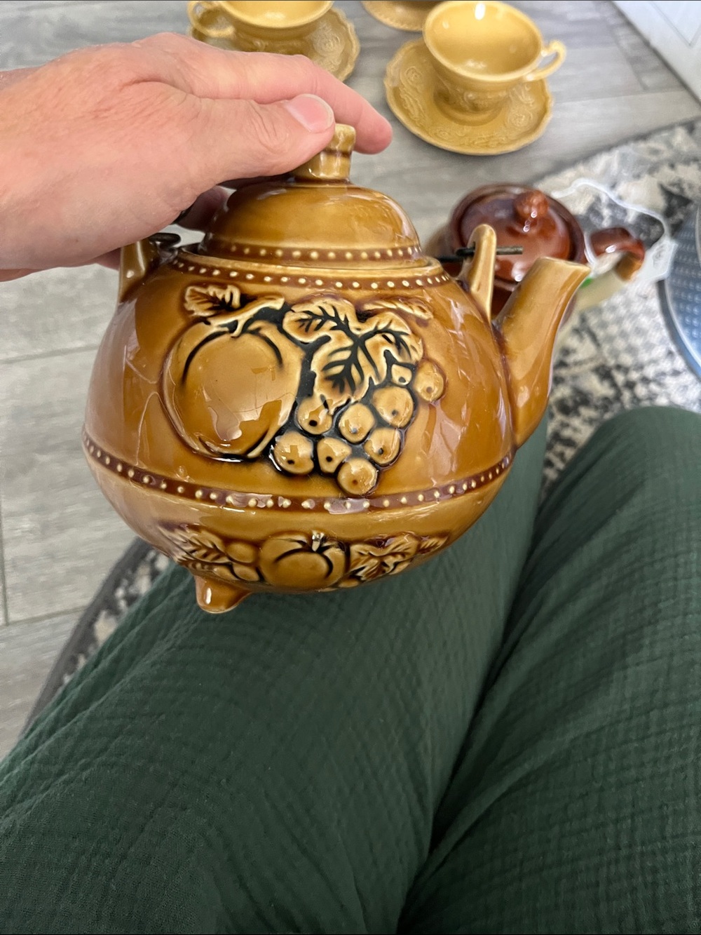 Vintage Royal Sealy teapot - Picture 3 of 5